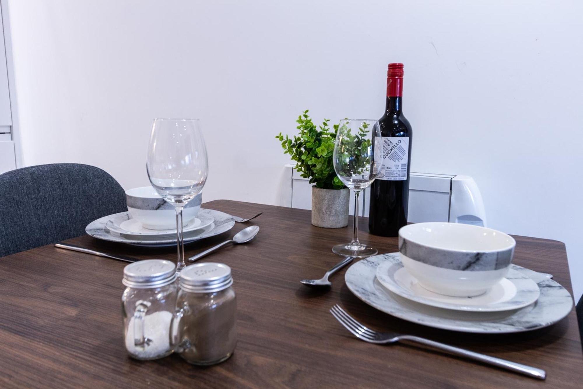 Trendy In The Heart Of Mcr With Parking Apartment *